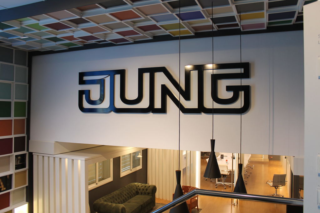 Suppliers I Jung invites us to his Showroom